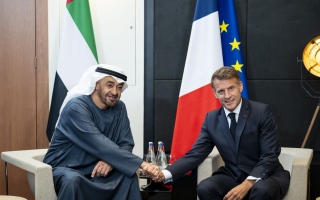 الصورة: رئيس الدولة والرئيس الفرنسي يبحثان علاقات البلدين والتطورات الإقليمية