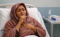 الصورة: &laquo;أم وضاح&raquo; تحتاج إلى 112 ألف درهم لعلاج سرطان الغدد اللمفاوية