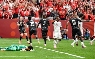 الصورة: بـ9 لاعبين وسداسية.. خسارة قاسية لمنتخب قطر أمام كندا
