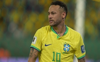 الصورة: رئيس البرازيل يسخر من نيمار: أول لاعب يعمل عن بعد