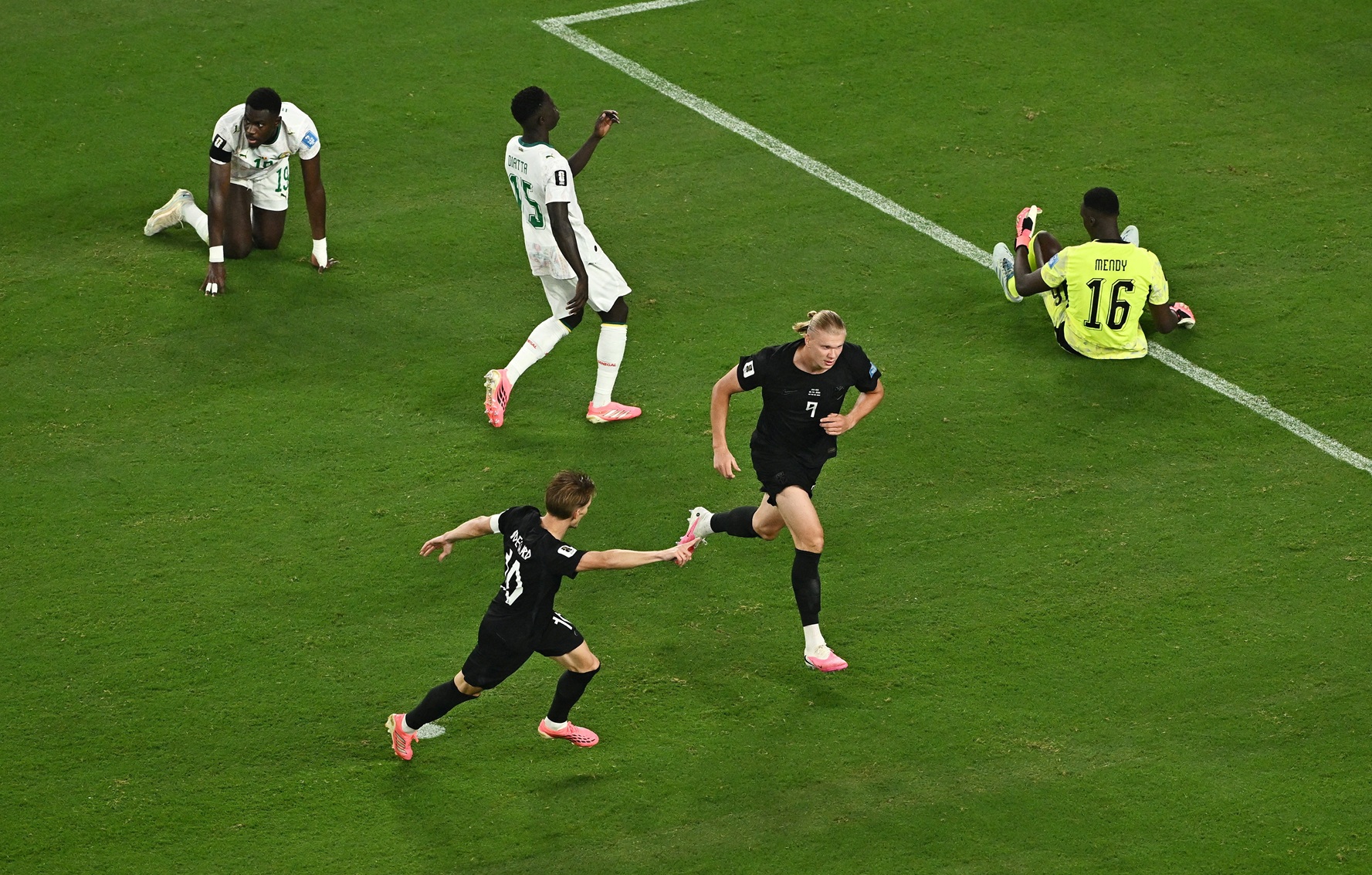 فازت على السنغال 3-2.. النرويج تروض "أسود التيرانغا" وترافق فرنسا إلى دور الـ 32