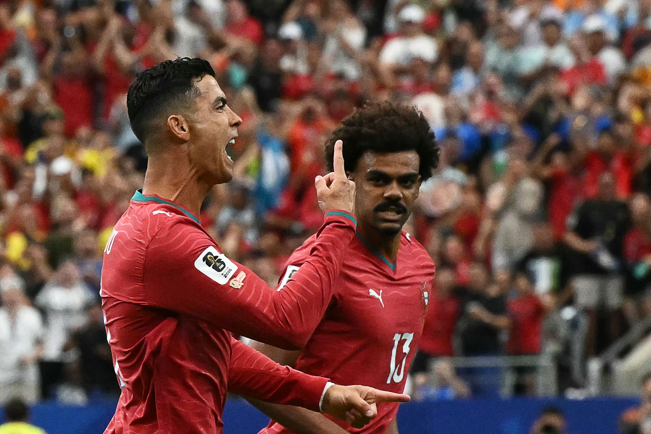 رونالدو يهز شباك أوزبكستان ويصبح أول لاعب يسجل في 6 نسخ متتالية بكأس العالم