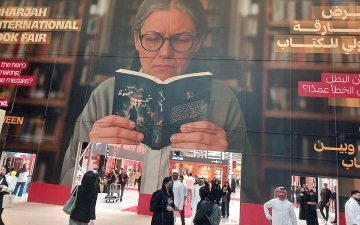 الصورة: تحديات الكتاب الإماراتي في &laquo;زمن السوشيال&raquo;.. صناعة القارئ تطل بالصفحة الأولى