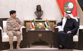 رئيس الدولة يستقبل رئيس الأركان العامة للجيش الكويتي رئيس الدولة يستقبل رئيس الأركان العامة للجيش الكويتي