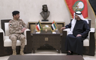 رئيس الدولة يستقبل رئيس الأركان العامة للجيش الكويتي رئيس الدولة يستقبل رئيس الأركان العامة للجيش الكويتي