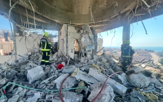 الصورة: الداخلية البحرينية: أضرار في مبنى سكني بالمحرق بسبب الاعتداء الإيراني الآثم