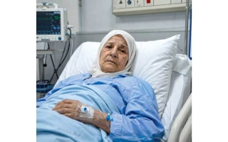 الصورة: &laquo;أم نادر&raquo; تحتاج إلى 20 ألف درهم كلفة عملية لاستئصال الرحم