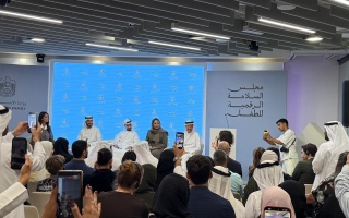 «تدرا»: تحايل أولياء الأمور وإعطاء الأطفال حساباتهم أو هواتفهم يعد مخالفة
