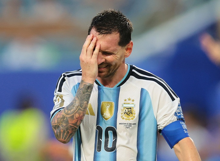 إصابة ميسي تُهدد قمة الأرجنتين ومصر في دور الـ16 لكأس العالم.. يخضع لفحوصات طبية خلال ساعات
