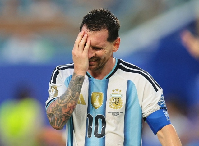 إصابة ميسي تُهدد قمة الأرجنتين ومصر في دور الـ16 لكأس العالم.. يخضع لفحوصات  طبية خلال ساعات