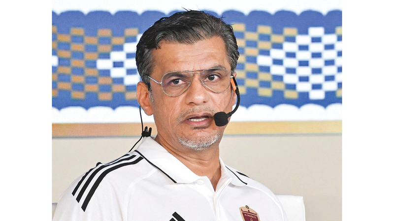 حسن العبدولي: بناء منتخب قادر على المنافسة يتطلب الاستقرار الفني، والابتعاد عن القرارات العاطفية.