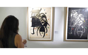 الصورة: &laquo;مرسم الأحلام&raquo;.. معرض فرنسي يكشف عالم خوان ميرو السحري