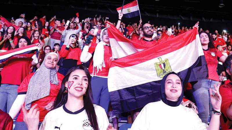 خلال احتفالات المشجعين في المركز التجاري بدبي. تصوير: سالم خميس