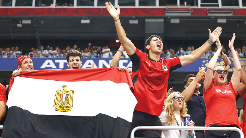 جماهير مصرية داخل الملعب قبل مباراة الأرجنتين. رويترز