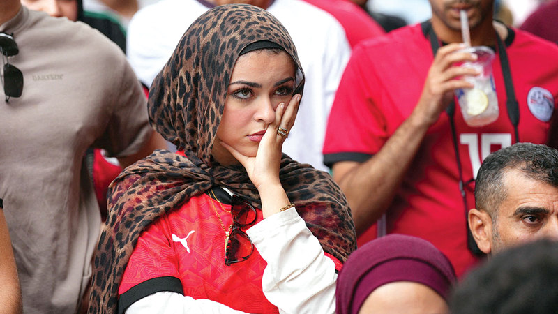 مشجعة مصرية في مدينة نيويورك أثناء متابعة مباراة الأرجنتين. رويترز