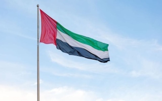 الصورة: حكام الإمارات يعزون أمير الكويت بوفاة الشيخ علي حمود السلمان الحمود الصباح
