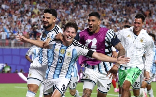 الأرجنتين تحطم عناد سويسرا بثلاثية وتضرب موعداً نارياً مع إنجلترا في نصف نهائي المونديال الأرجنتين تحطم عناد سويسرا بثلاثية وتضرب موعداً نارياً مع إنجلترا في نصف نهائي المونديال