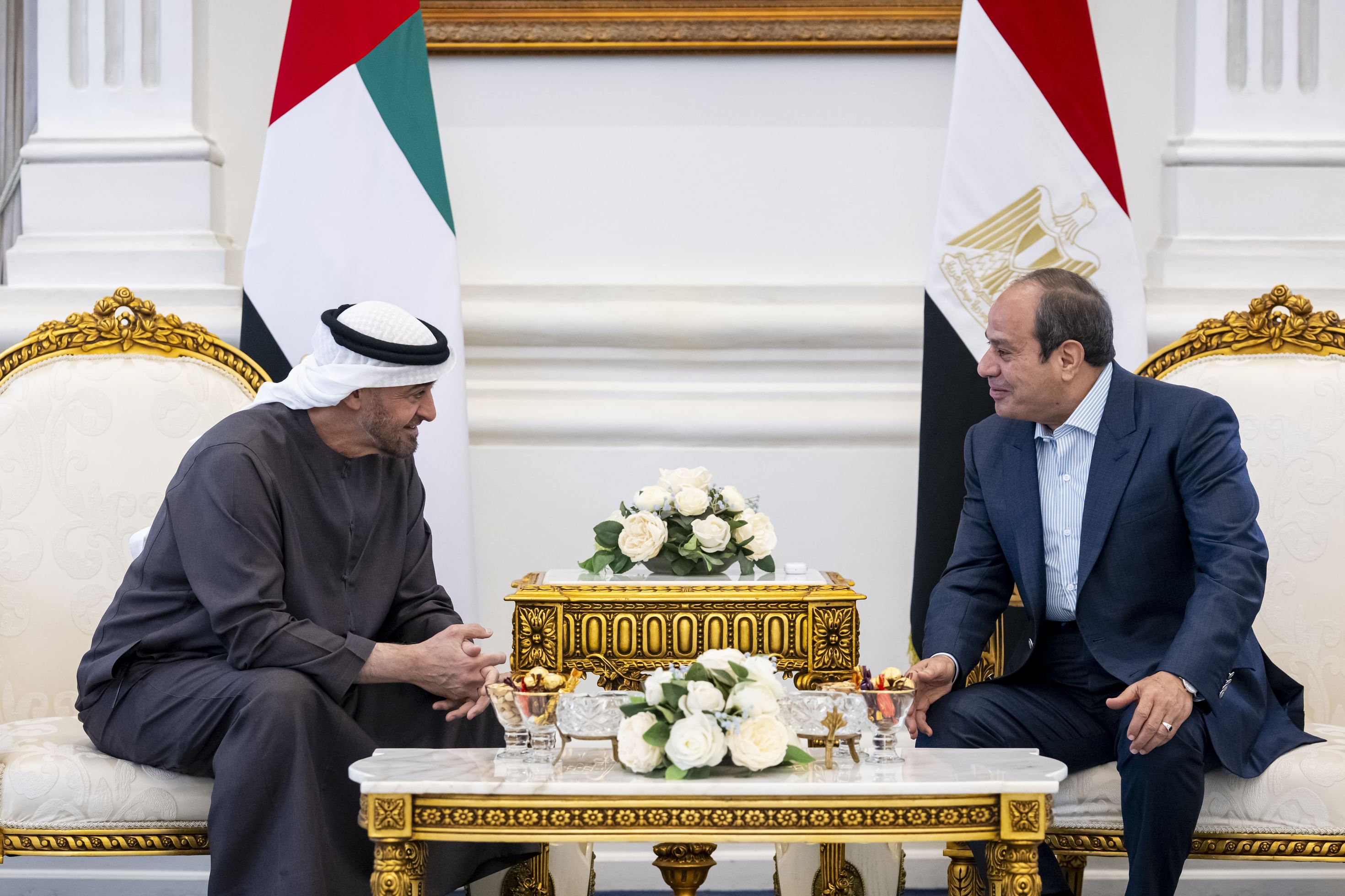 خلال زيارة أخوية.. محمد بن زايد والسيسي يبحثان تعزيز علاقات التعاون والتطورات الإقليمية والدولية خلال زيارة أخوية.. محمد بن زايد والسيسي يبحثان تعزيز علاقات التعاون والتطورات الإقليمية والدولية