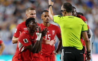 الصورة: "قرار الحكم كارثي".. سويسرا تستشيط غضباً من صافرة مباراة الأرجنتين