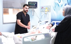 الصورة: الطفل &laquo;إسماعيل&raquo; يحتاج إلى 360 ألف درهم لاستكمال جلساته العلاجية لمدة عام