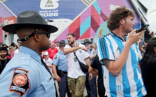 إحباط تجارة "القمصان المزيفة" بقيمة 7 ملايين دولار قبل وصولها إلى جماهير كأس العالم