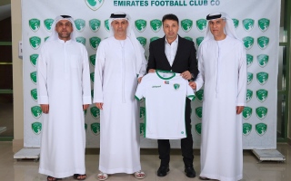 الصورة: نادي الإمارات يتعاقد مع الأردني جمال محمود لقيادة الفريق في دوري الدرجة الأولى