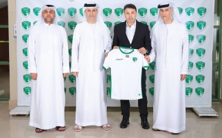 الصورة: نادي الإمارات يعلن تعاقده مع المدرب الأردني جمال محمود
