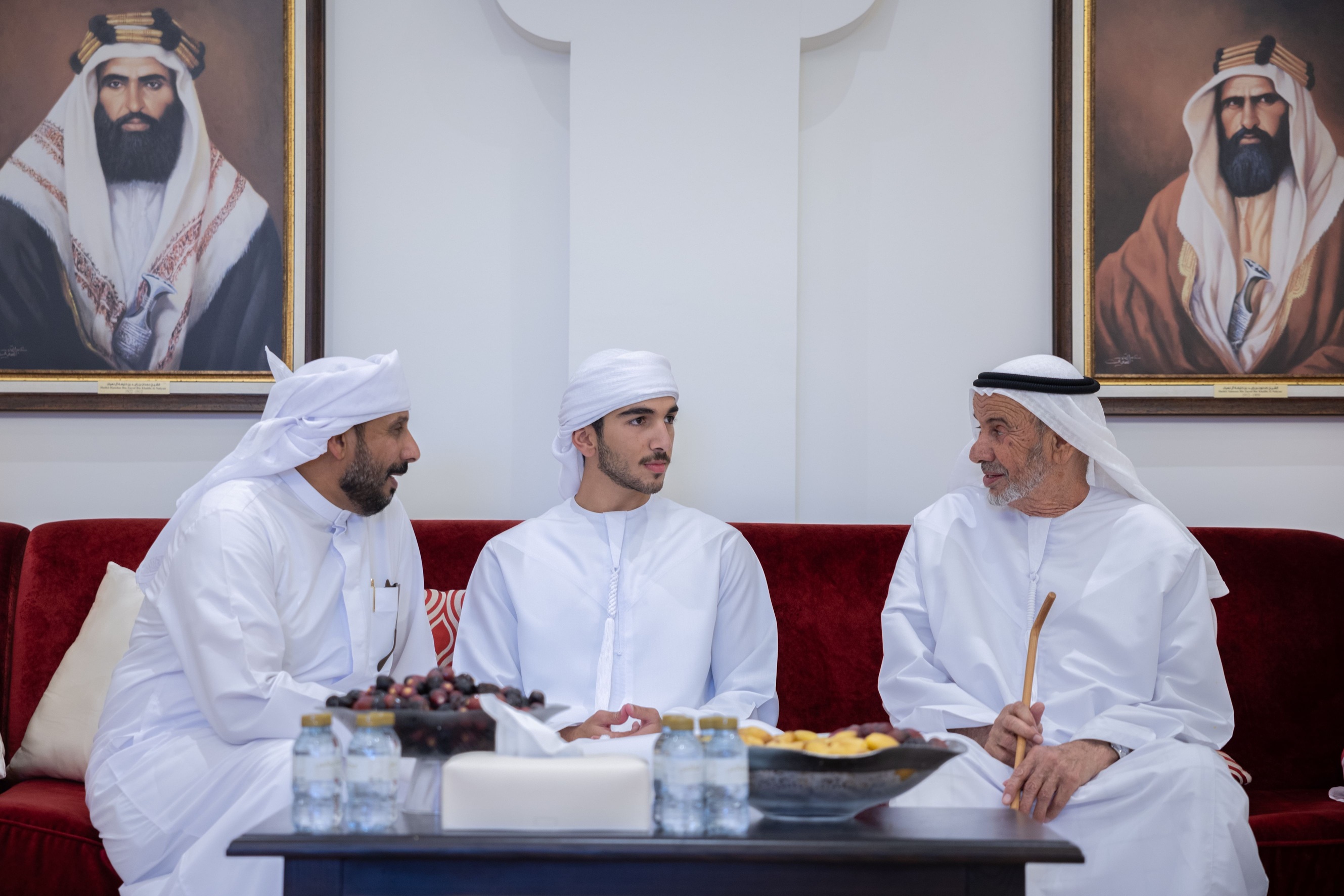 محمد بن راشد بن محمد بن راشد يقدم واجب العزاء في وفاة الطفل حمدان راشد مغير العميمي محمد بن راشد بن محمد بن راشد يقدم واجب العزاء في وفاة الطفل حمدان راشد مغير العميمي