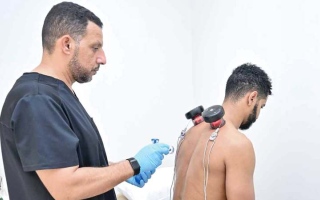من سرير المستشفى إلى خدمة الإنسان.. إبراهيم اليماحي رحلة ملهمة في الطب التكميلي