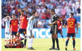 الصورة: 19 حكماً من كأس العالم 2026 أداروا مباريات في الدوري الإماراتي