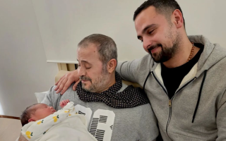 الصورة: جورج وسوف يستقبل حفيده وديع جونيور بكلمات مؤثرة