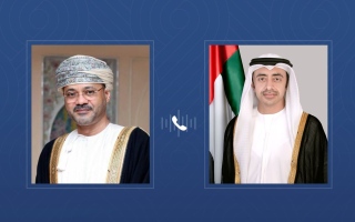عبدالله بن زايد ووزير خارجية سلطنة عُمان يبحثان التطورات في المنطقة