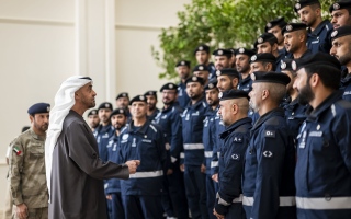 الصورة: رئيس الدولة يستقبل فريق الإمارات للبحث والإنقاذ ويشيد بجهودهم الإنسانية العالمية