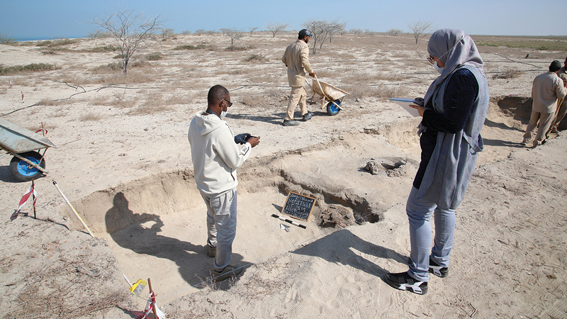ترميم المواقع والقِطَع الأثرية في أم القيوين ركيزة للمحافظة على الإرث الحضاري. وام