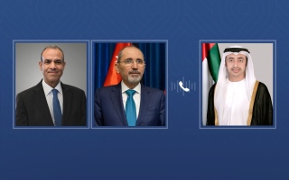 الصورة: عبدالله بن زايد يجري اتصالين هاتفيين مع نائب رئيس الوزراء وزير الخارجية الأردني ووزير الخارجية المصري