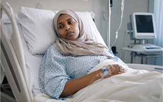 الصورة: &laquo;هَنا&raquo; تحتاج إلى جراحة عاجلة بكلفة 45.5 ألف درهم
