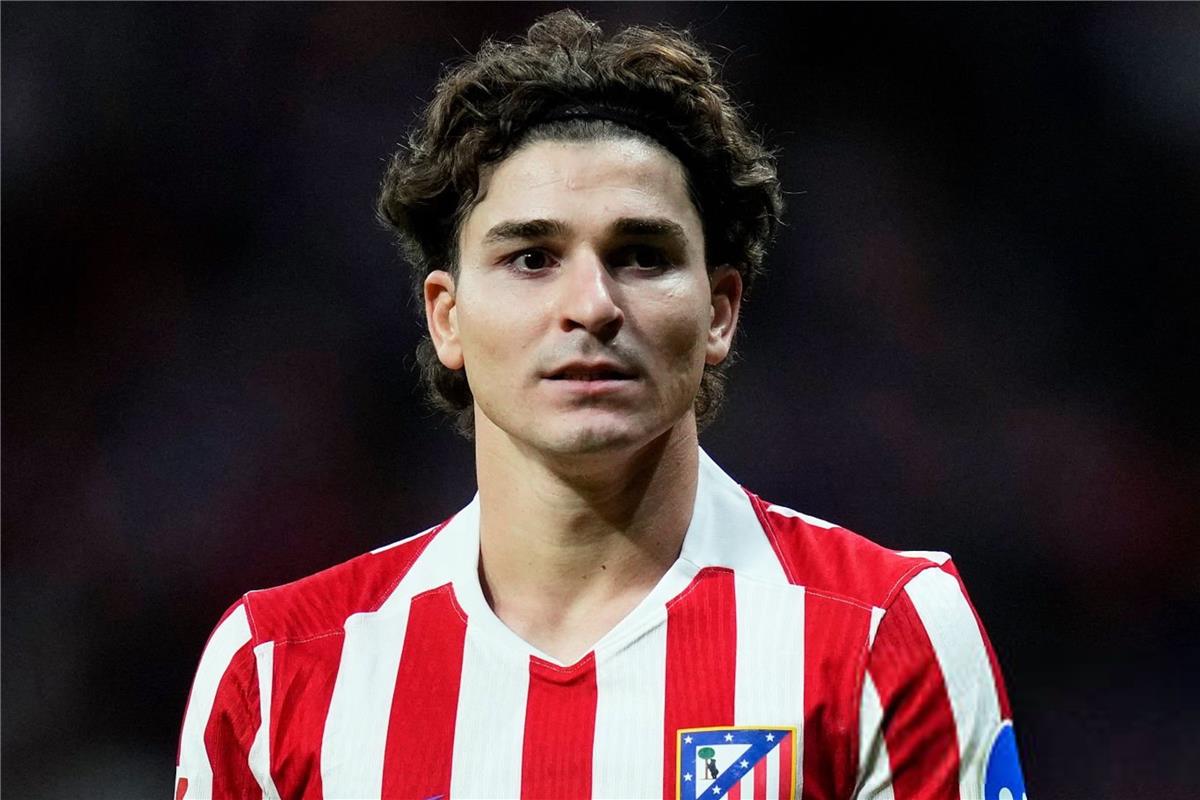 الاتحاد الإسباني يحقق في تقديم برشلونة عرضاً للتعاقد مع جوليان ألفاريز