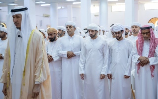 الصورة: حمدان بن محمد يحضر تشييع جثمان سالم حمد بن نهيان العامري