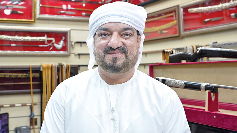 شمس البلوشي: استمرار هذه المهنة لا يقتصر على الجانب التجاري، بل يُمثّل رسالة للمحافظة على التراث الإماراتي ونقله إلى الأجيال الجديدة.