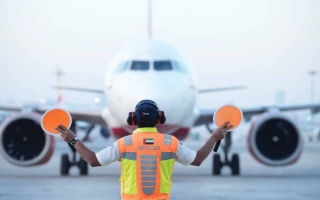 الصورة: طلب قوي للسفر إلى الإمارات.. وأسعار التذاكر ترتفع حتى 100% على الرحلات القادمة