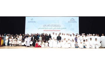 الصورة: مبدعو الغد على منصة التكريم في &laquo;ندوة الثقافة&raquo;.. مستقبل الإمارات يصنعه شبابها