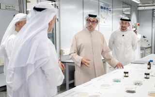 الصورة: منصور بن زايد: ما نملكه من إرث في الأعشاب والطب التقليدي قيمة وطنية تستحق التوثيق