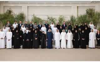 الصورة: رئيس الدولة يستقبل فريق عمل جناح الإمارات في &laquo;إكسبو أوساكا&raquo; باليابان