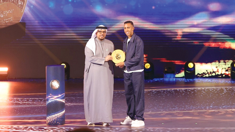 مهاجم العين سفيان رحيمي أفضل لاعب من اختيار الجمهور. الإمارات اليوم