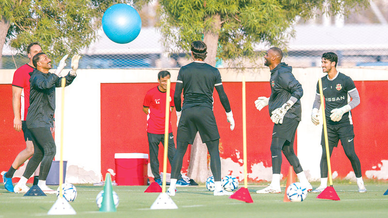 من تدريبات شباب الأهلي استعداداً لانطلاق دوري المحترفين. من المصدر