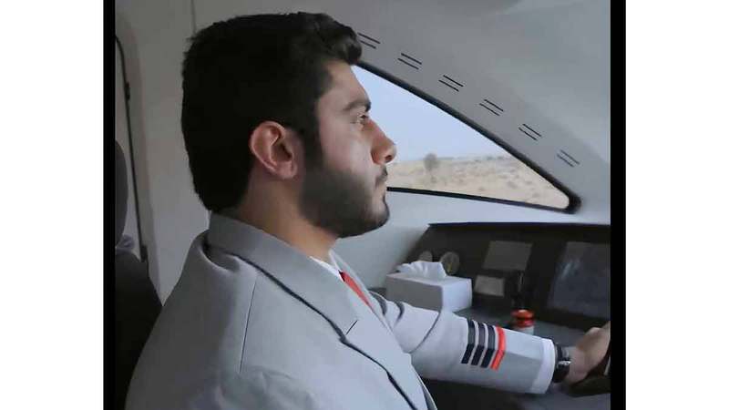 إبراهيم الحمادي: رحلتي بدأت مباشرة بعد تخرجي في المدرسة الثانوية، حيث كان طموحي أن أعمل في قطاع النقل الذي كان يشهد نمواً متسارعاً في الدولة.