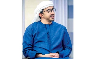 الصورة: عبدالله بن زايد يؤكد تضامن الإمارات الكامل مع دولة الكويت