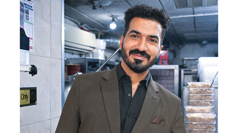 أحمد الفقي: الأسعار المناسبة والمذاق وحسن التعامل تشكل العمود الفقري لإقبال الزبائن على المطعم.