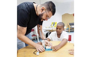 الصورة: الازدحام والضوضاء وغياب الأنشطة تعكر إجازة &laquo;أطفال التوحد&raquo;