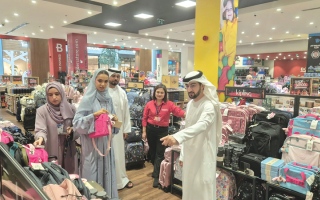 الصورة: &laquo;حماية المستهلك&raquo; في دبي: منافذ البيع ملزمة بإظهار السعر قبل الخصم وبعده